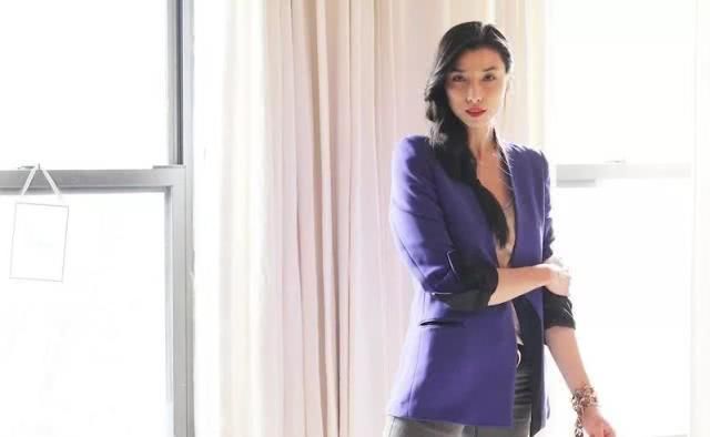  「黄皮」中国女孩穿搭时应避免的几种颜色