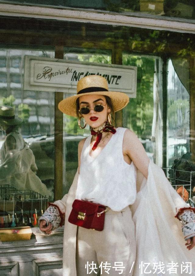  [开满]三月流行“开满花的衣服”，把春意盎然穿身上，与大自然融为一体