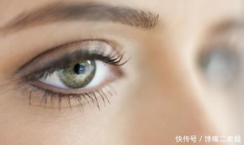  [日常]一个内双一个外双怎么调整 教你日常方便的化妆方法