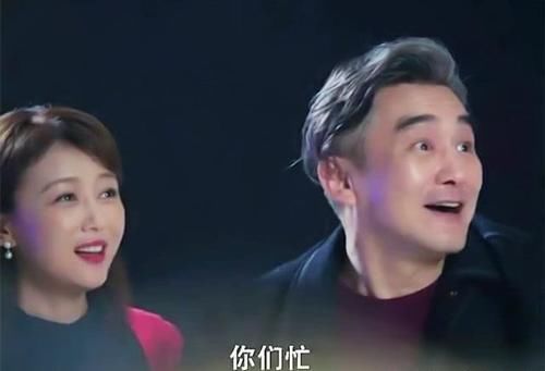 #雪梨#《冰糖炖雪梨》黎语冰与棠雪接吻，爸妈突然出现，对未来儿媳妇很满意