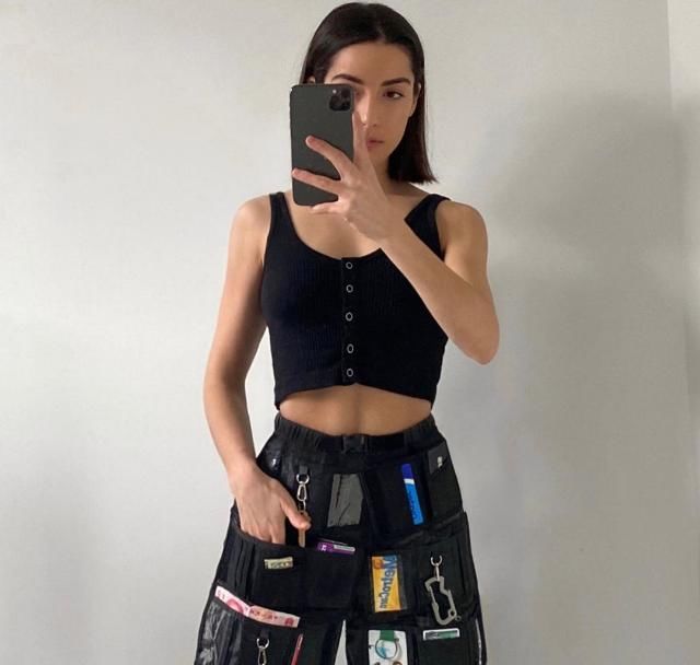  「作品」把篮球变拖鞋的鬼才，居然是个高颜值的宝藏女孩