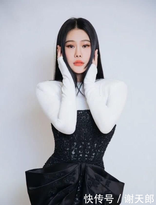 发看起来@有一种“流行”叫袁娅维的爆炸头,就算是神仙姐姐,也不一定好看