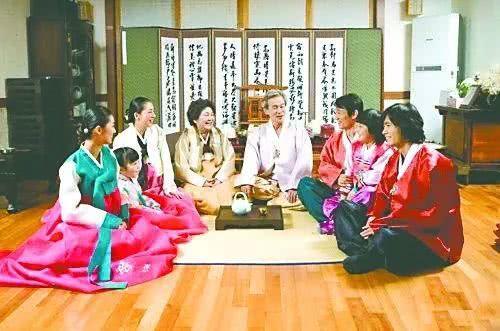 韩国文化：韩国人为什么这么喜欢坐地上？