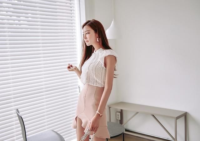 人像摄影：选择合适的镜头，更好的展现出姑娘白皙的肌肤