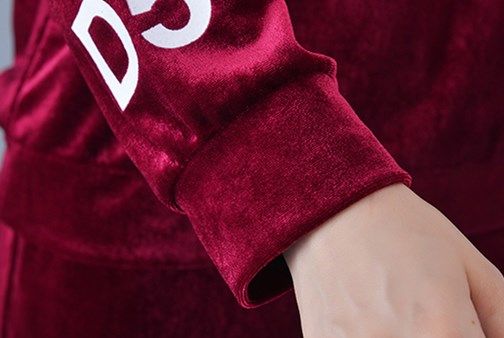 昼夜温差大，6070女人别穿裙子!穿这妈妈套装，保暖还显美嫩