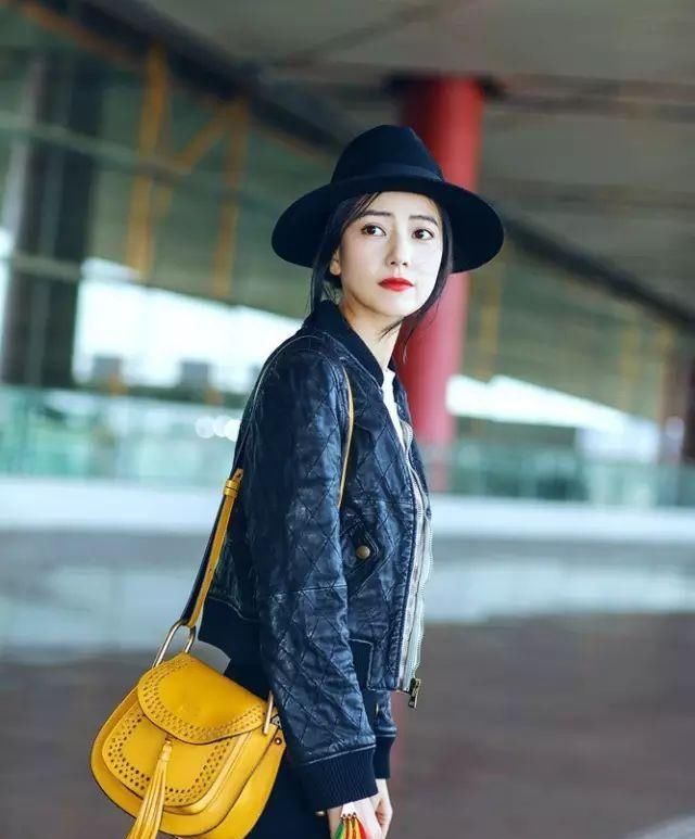  『小常识』什么颜色的包包最好搭衣服?包包日常搭配小常识看这里!