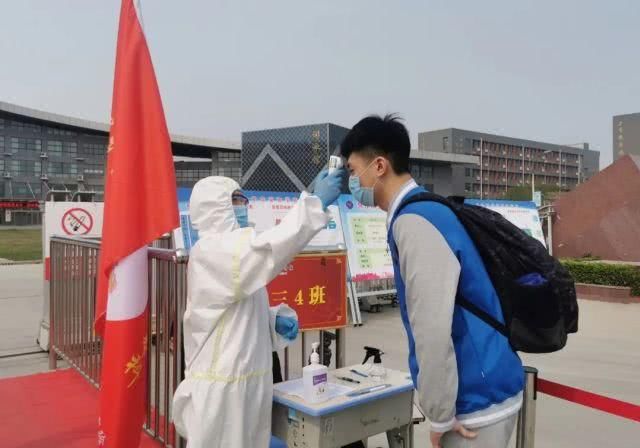 宇华实验学@高三返校第一天,这家学校来了一群熟悉的“小红帽”