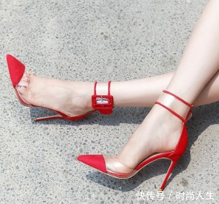 精巧细跟鞋版型，带来凉爽优雅的气息，女人味十足