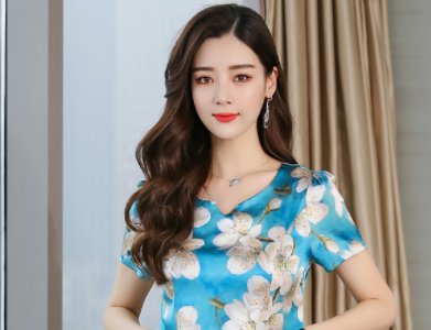 成熟女人最爱的真丝连衣裙，简直美绝了，而且显瘦效果一级棒