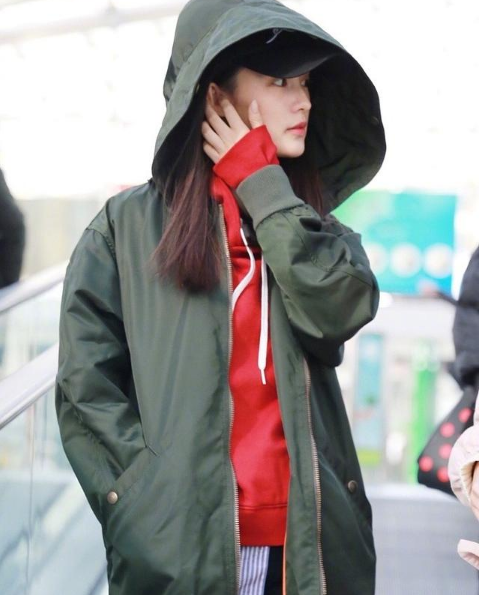 盘点女星机场街拍，热巴超酷，郑爽最随意，吴昕简直是时尚届毒瘤