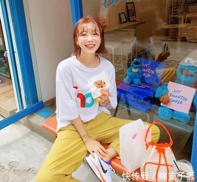 『针织上衣』比阔腿裤更百搭!今年流行「云朵裤」,舒适又显瘦