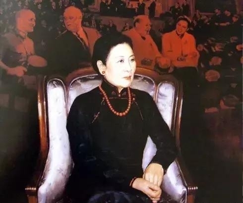 宋美龄的宝盒藏了天价宝贝！她最爱的却不是4000万的翡翠镯子