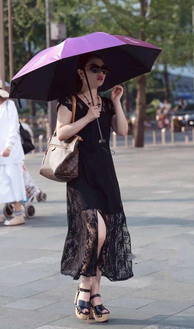 街拍：这么会穿搭的小姐姐带回家，亲戚朋友还会不喜欢么