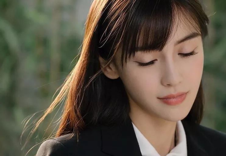 手拿这只果冻粉扑，我能拥有Angelababy的同款甜心腮红!