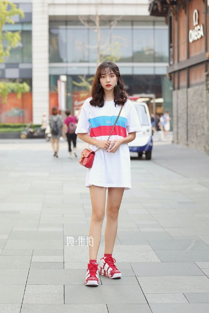 虽然是看脸的时代，但是时尚潮流的穿搭少不了!