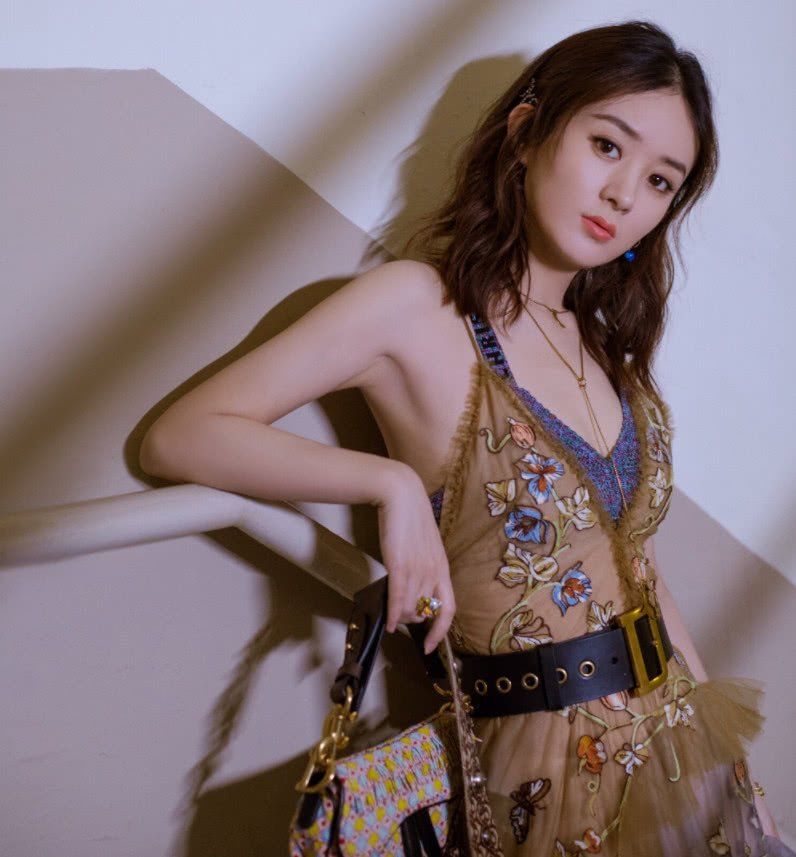 赵丽颖近期绯闻缠身，工作室发了一条消息，评论区炸开锅了