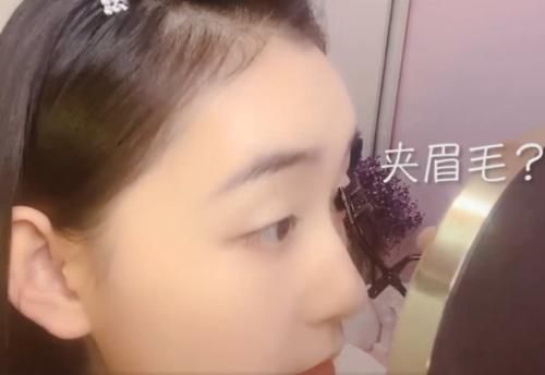  #配音#蒋依依化妆，请表哥配音，看到表哥配的字幕，这才是直男审美