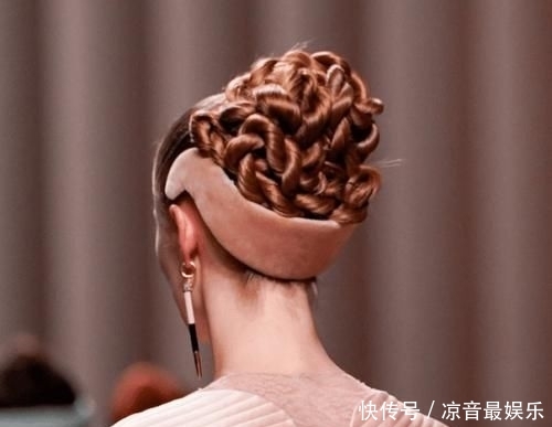 FW20■FENDI FW20 妆容发型展现女性力量《星球大战》发髻成亮点?