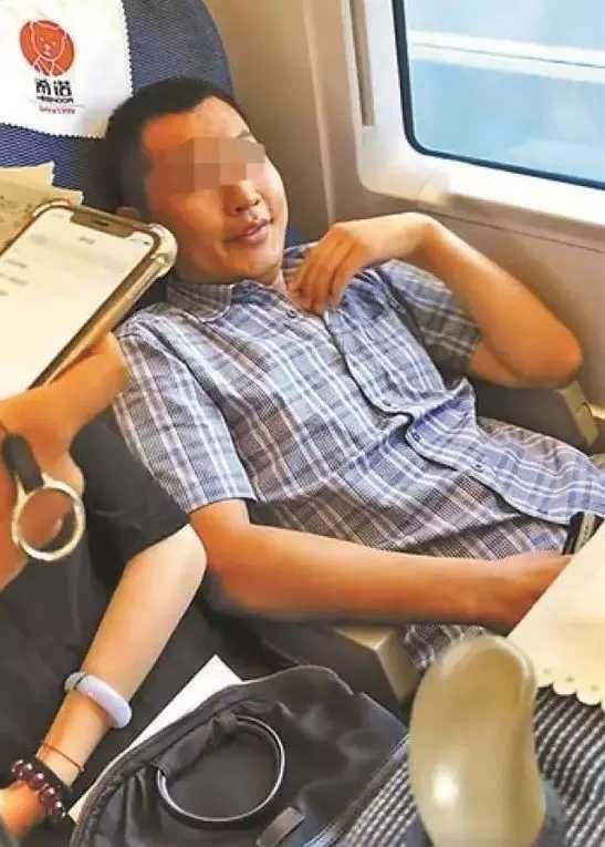 请不要为“高铁座霸”洗白！律师：行为不违法，女乘客太较真！