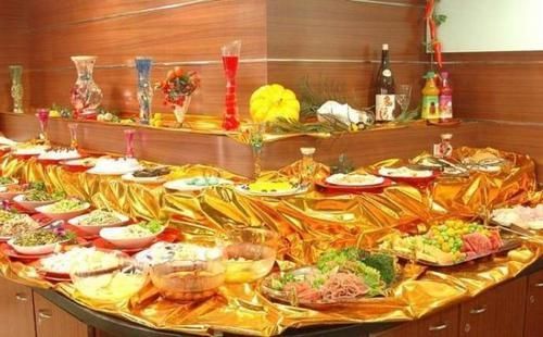  『最喜欢去』中国“土豪”自助餐，人均消费500元，网友贫穷限制了我的想象