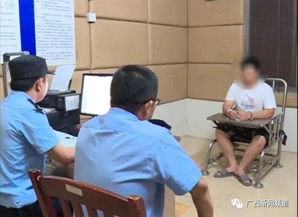 「偷拍」恶心！女厕门缝伸手机偷拍，偷窥者称：因为好奇