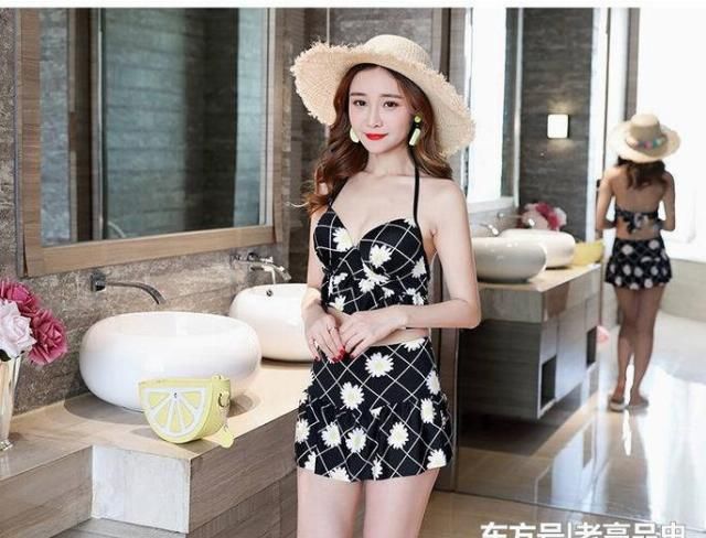  美女|比基尼泳衣美女，穿出女神风格，让人一眼难忘！