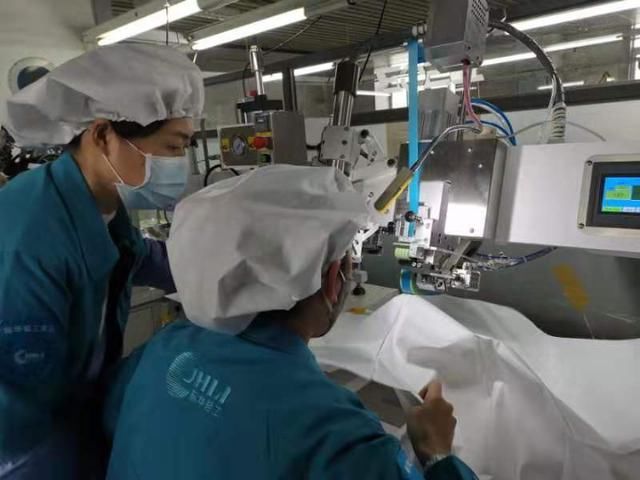 【防护服】10万套医用防护服加紧生产！际华3502增援“战疫”一