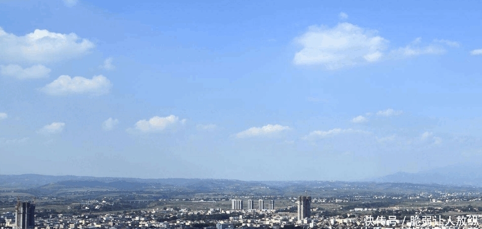 陕西可怜的一个大县, 有65万人口, 却没有一个火车站, 坐火车得去