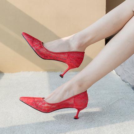 婚鞋，是每个女孩都渴望的“水晶”鞋！毕竟一生只有那么一次