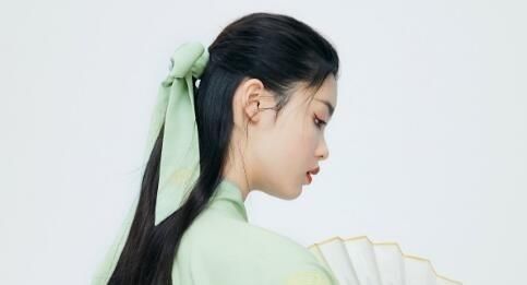  [服饰]花木兰品牌联名囊括服饰妆发，但要说“霸气”，我还是最服它