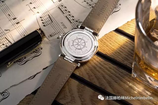 蓝色已经成为腕表的主色调