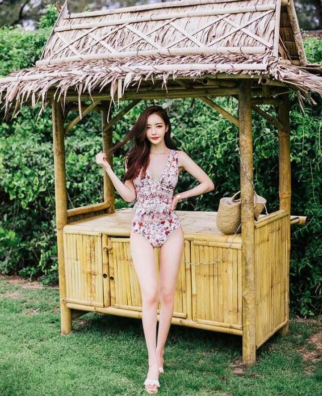 沙滩泳衣：黄色比基尼清纯，黑色比基尼性感，图3感觉不好驾驭！