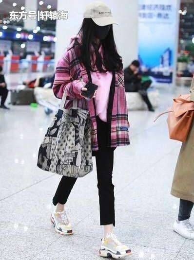 杨幂回香港真相被还原, 刘恺威提到爱妻, 表情说明一切!