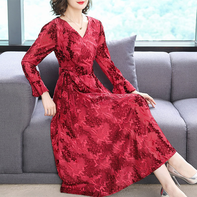 这酒红裙找了3天3夜，太好看了!款款精致，妈妈穿上减龄像30