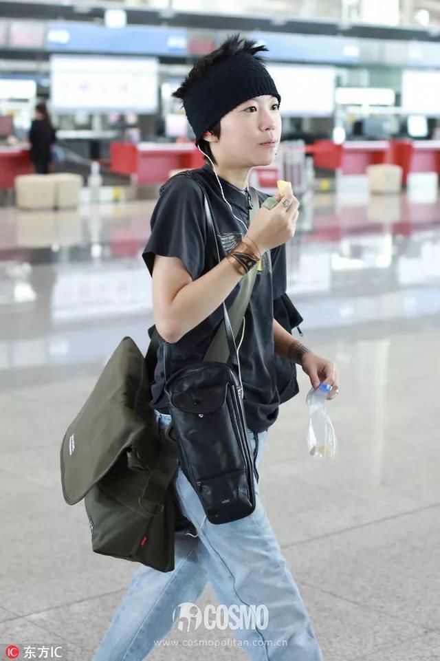 乐活家|为了造型夯，我学窦靖童把水杯挂腰上呦!