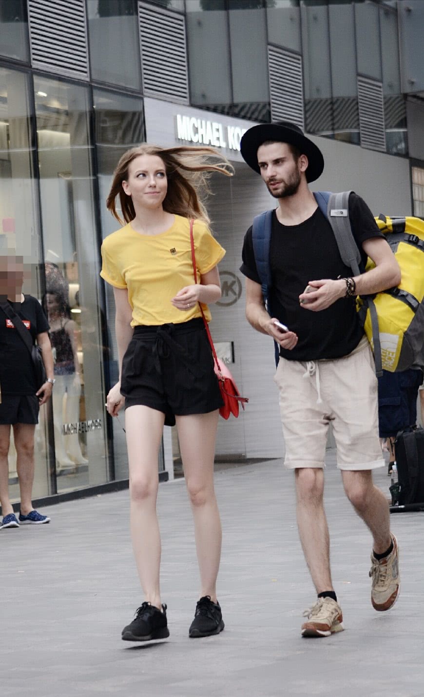 北京街拍：气质不错的女孩这样穿搭回头率很高哦