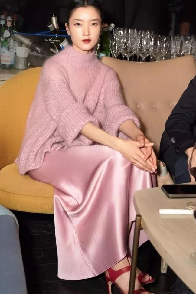 王菲和袁泉气质出众的秘诀：花几十万整容不如先解决这些？！