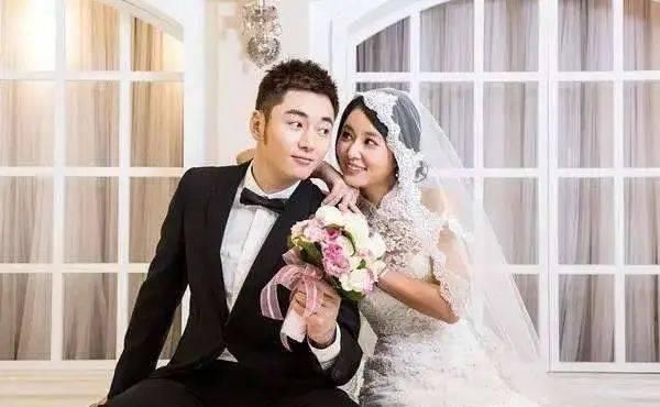  『婚纱』选完婚纱还有头纱，选对头纱，拥有你的超甜头纱吻