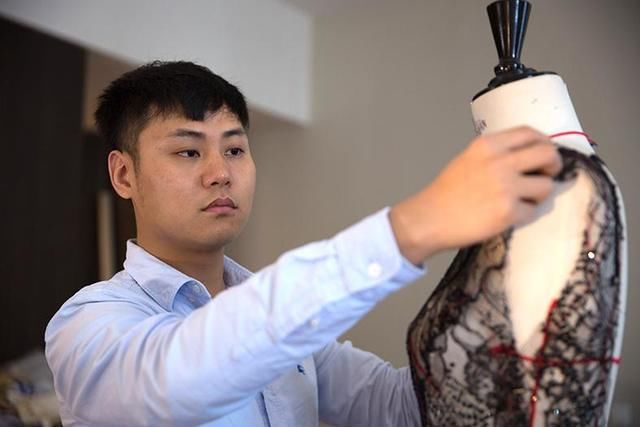 穿越巴黎秀场的中国“90后”定制服装设计师