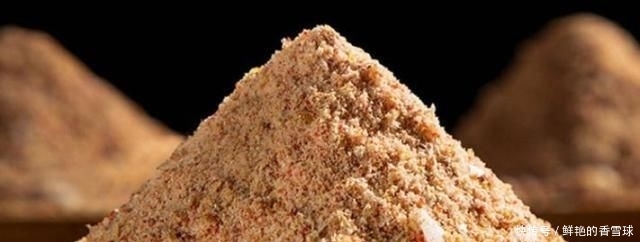  打窝：这几样东西在农村很常见，混合在一起去野钓，咬钩的全是大鱼！