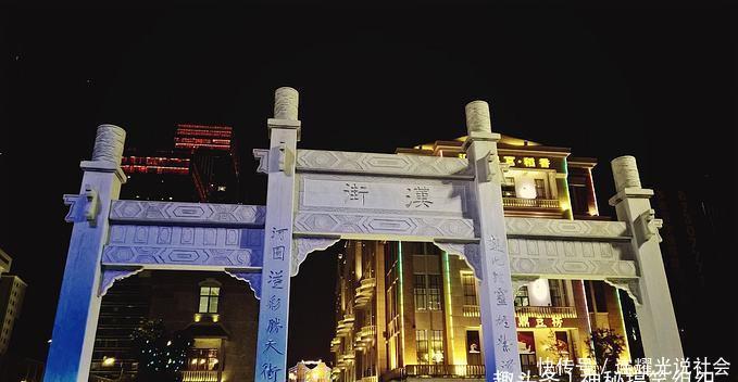 中国最长的步行街:斥资500亿打造,全长1500米极度繁华