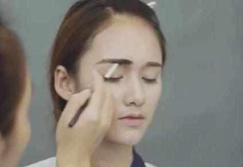 19年从未化过妆的女生，妆后竟这般惊艳!美哭了~