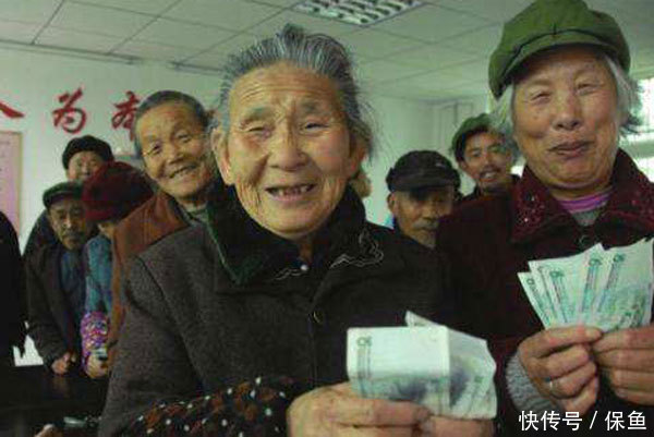 工龄35年,养老金为何才1800元不是说长缴多得吗！