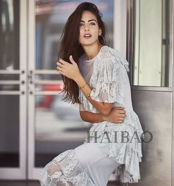 火了| 霸占热搜、大秀性感，2018世界杯第一美女原来是她!