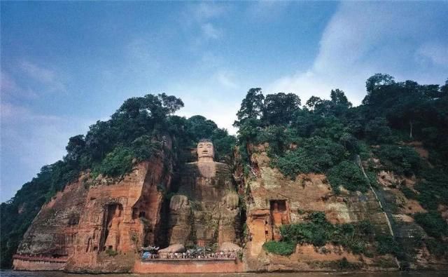 又一世界奇观?中国浙江发现世界最大天然佛像，高达千米十分逼真