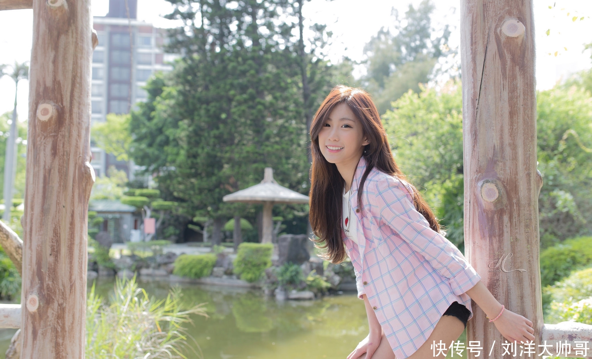  [秀美]青春美少女时尚热裤秀美腿