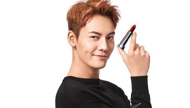 美宝莲创始人威廉姆斯，为了妹妹发明了世界上第一只睫毛膏