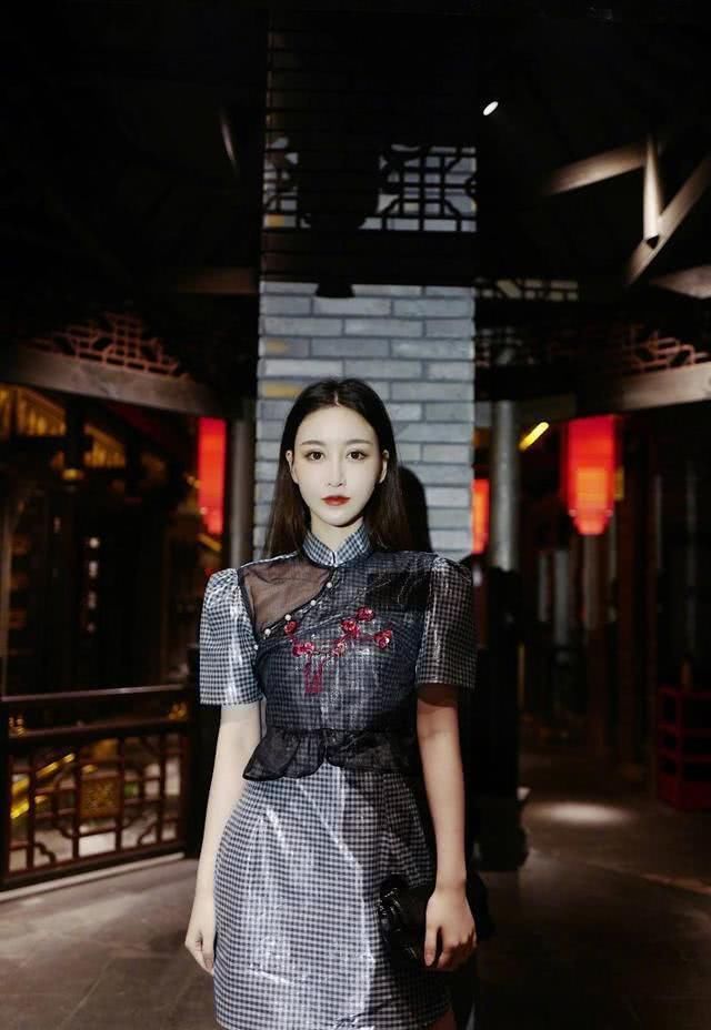  色彩■春夏学会色彩搭配：穿得好才时髦显气质