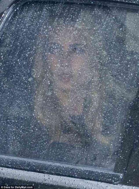 伊万卡特朗普实力秀身材 陪儿子换开叉长裙穿牛仔裤长腿抢镜