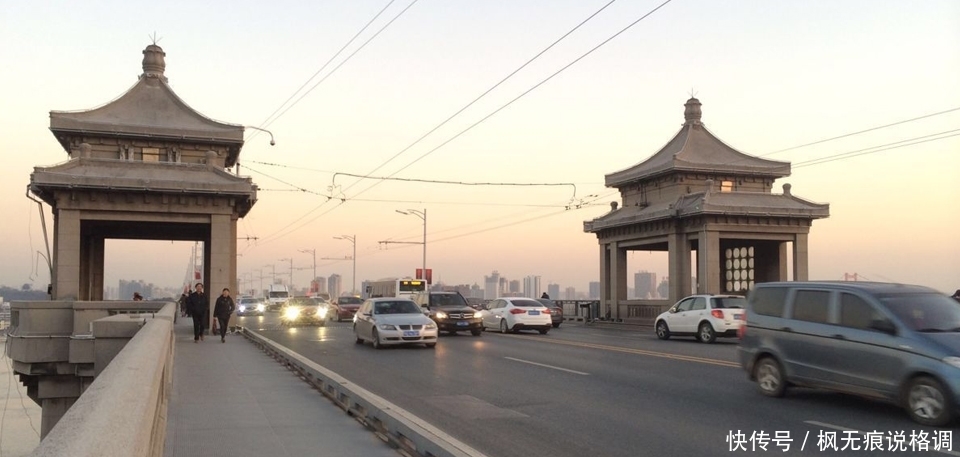  「五十年」武汉最坚固大桥：60年被撞77次，百万铆钉无松动，还